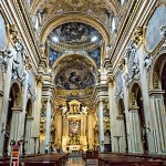 Des arches dans la basilique. קשתות מקושטות